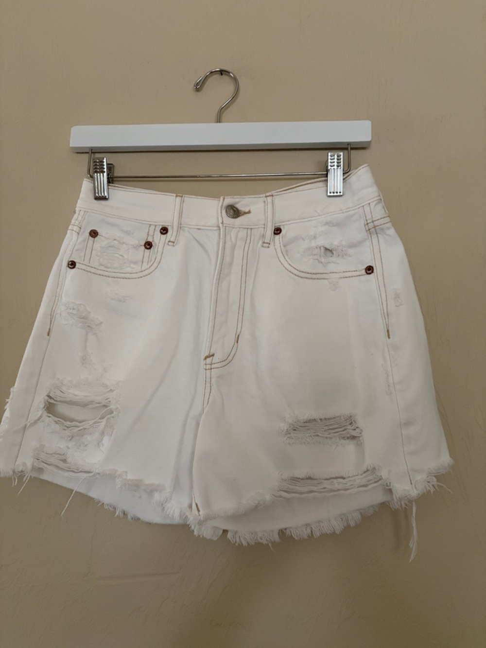 American Eagle White High Rise Festival Shorts. Excellent Condition!